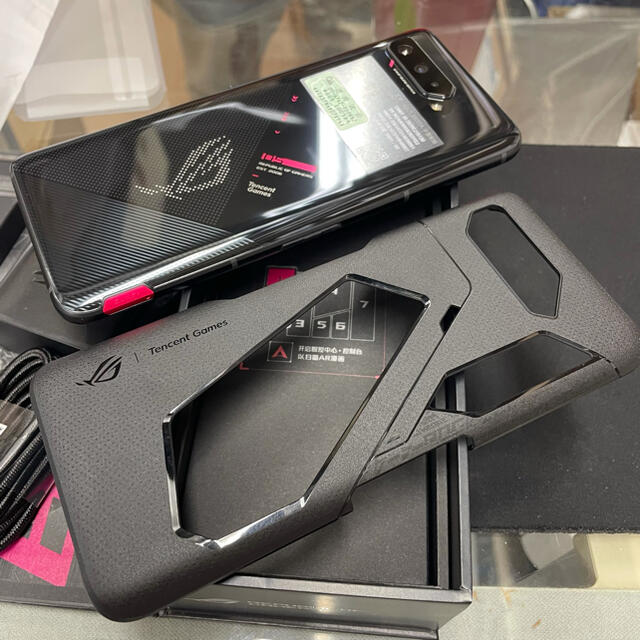 ASUS(エイスース)の2-51070 中古品超美品 海外版SIMFREE ROG Phone 5 5G スマホ/家電/カメラのスマートフォン/携帯電話(スマートフォン本体)の商品写真