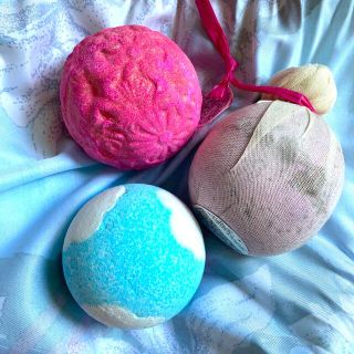 ラッシュ(LUSH)のLUSH バスボム(入浴剤/バスソルト)