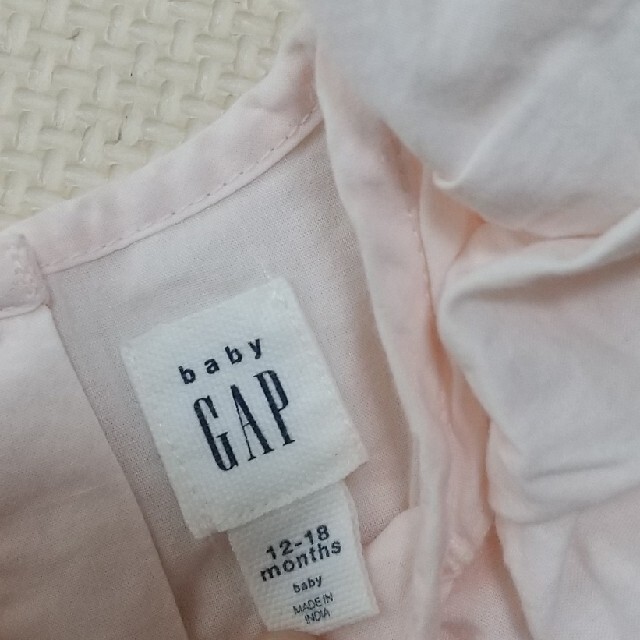 babyGAP(ベビーギャップ)のbaby GAP  レース ブラウス ピンク 80cm キッズ/ベビー/マタニティのベビー服(~85cm)(シャツ/カットソー)の商品写真