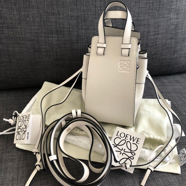 LOEWE(ロエベ)のLOEWE ロエベ   ハンモック ミニ レザーバッグ  レディースのバッグ(ショルダーバッグ)の商品写真