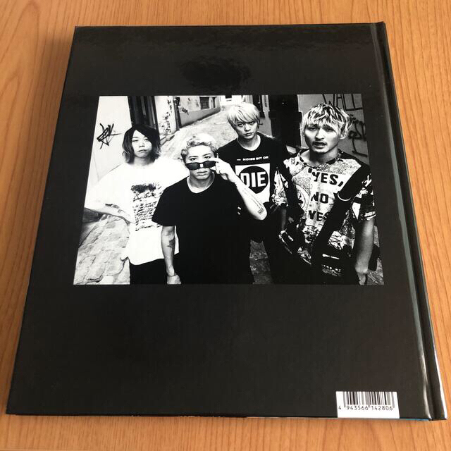 ONE OK ROCK(ワンオクロック)のおまけ付き　PRIMAL FOOTMARK #6  ONE OK ROCK   エンタメ/ホビーのタレントグッズ(ミュージシャン)の商品写真