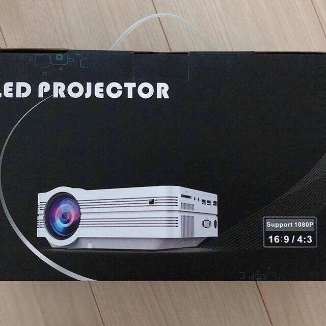 小型プロジェクター スマホ/家電/カメラのテレビ/映像機器(プロジェクター)の商品写真