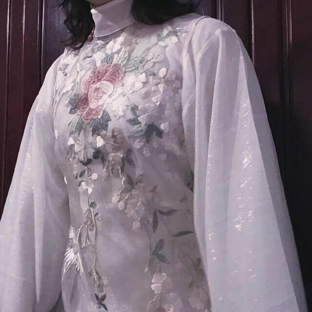 晚山桜　白　チャイナドレスコート　鶴桜刺繍　ゆめかわ　中国伝統衣装　成人式結婚式leurgetter