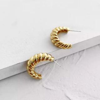 ザラ(ZARA)のHorn gold pierce No.604(ピアス)