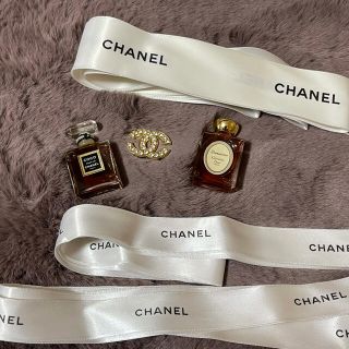 シャネル(CHANEL)のシャネル　ブローチ　香水　リボン(ブローチ/コサージュ)