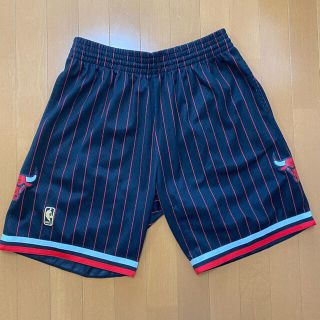 ミッチェルアンドネス(MITCHELL & NESS)のミッチェルアンドネス NBA シカゴブルズ  バスパン ショートパンツ Ｌ(バスケットボール)