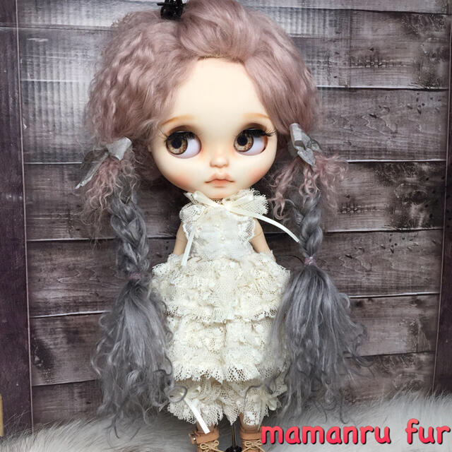 blythe _w-347スモークピンク三つ編ライトグレー✨チベットラムウィッグ