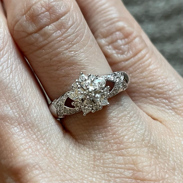 早期予約・新じゃが ブラウン ダイヤモンド 1.06ct K18WG 3石 ダイヤ