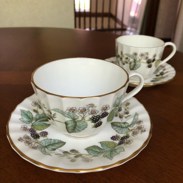 Royal Worcester(ロイヤルウースター)の【美品】ロイヤルウースター★ラヴィニア★C/S 2客（サイズ2種類） インテリア/住まい/日用品のキッチン/食器(食器)の商品写真