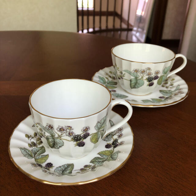 Royal Worcester(ロイヤルウースター)の【美品】ロイヤルウースター★ラヴィニア★C/S 2客（サイズ2種類） インテリア/住まい/日用品のキッチン/食器(食器)の商品写真