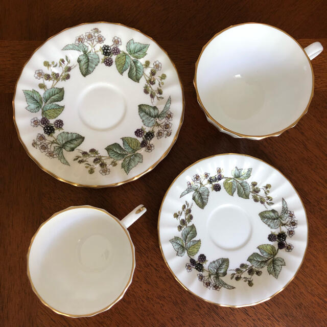 Royal Worcester(ロイヤルウースター)の【美品】ロイヤルウースター★ラヴィニア★C/S 2客（サイズ2種類） インテリア/住まい/日用品のキッチン/食器(食器)の商品写真