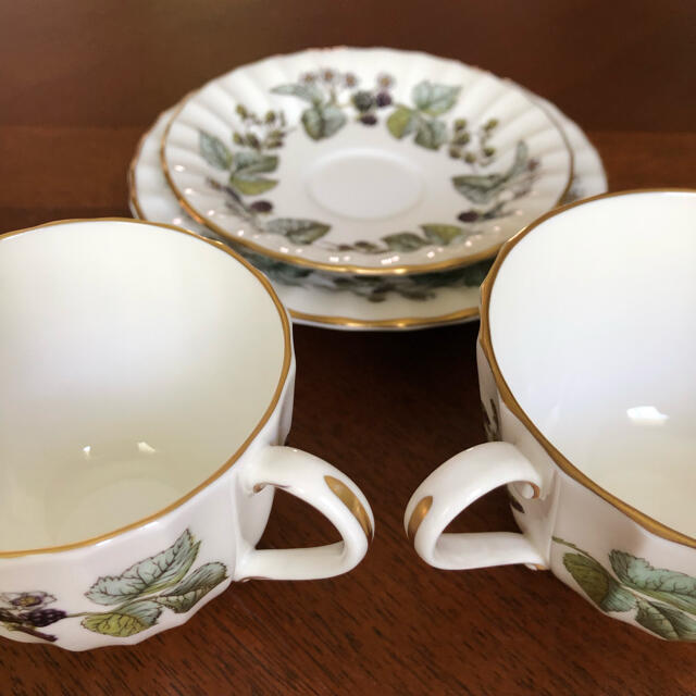 Royal Worcester(ロイヤルウースター)の【美品】ロイヤルウースター★ラヴィニア★C/S 2客（サイズ2種類） インテリア/住まい/日用品のキッチン/食器(食器)の商品写真