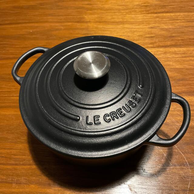 LE CREUSET(ルクルーゼ)のル・クルーゼ　20センチ鍋　ブラック インテリア/住まい/日用品のキッチン/食器(鍋/フライパン)の商品写真