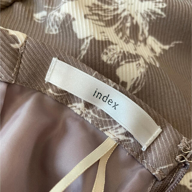 INDEX(インデックス)のindex ミモレ丈　花柄スカート レディースのスカート(ロングスカート)の商品写真