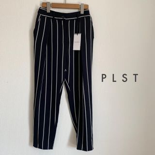 プラステ(PLST)の【新品】PLST ワイドストライプテーパードタックパンツ(カジュアルパンツ)