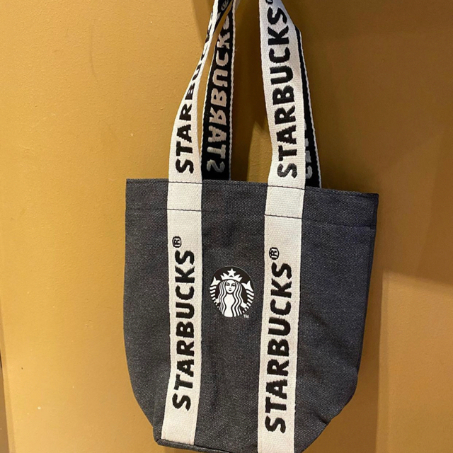 Starbucks Coffee(スターバックスコーヒー)の台湾 スターバックス　21 ブラック ドリンクホルダー タンブラーケース　 レディースのバッグ(トートバッグ)の商品写真