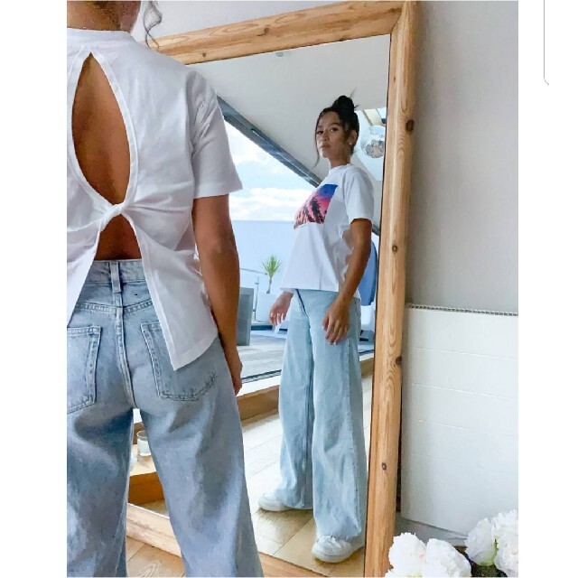 アメリカ　上質コットン綿　オープンバック　ハワイ柄Tシャツ　バックオープン　白 レディースのトップス(Tシャツ(半袖/袖なし))の商品写真