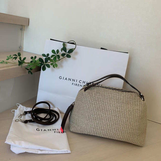 みぃゃん様専用　＊ GIANNI CHIARINI ＊  かごバッグ　ほぼ未使用 レディースのバッグ(ショルダーバッグ)の商品写真