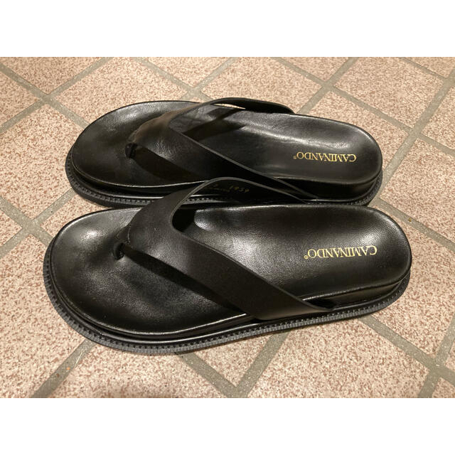 GALLARDA GALANTE(ガリャルダガランテ)の【CAMINANDO】21SS レザートングサンダル ブラック 38サイズ レディースの靴/シューズ(サンダル)の商品写真