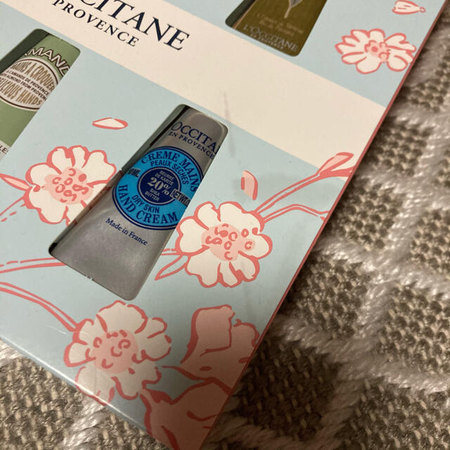 L'OCCITANE(ロクシタン)の【未使用】L’OCCITANE ミニハンドクリーム コスメ/美容のボディケア(ハンドクリーム)の商品写真