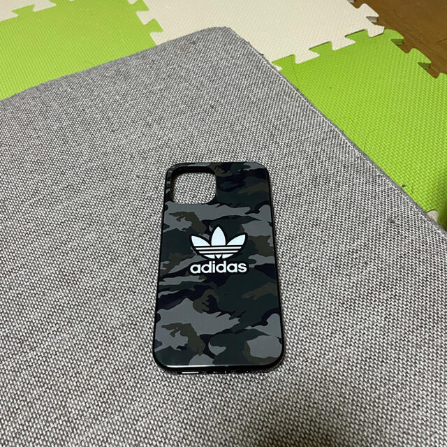 adidas(アディダス)のアディダスオリジナルス　iPhone12ケース スマホ/家電/カメラのスマホアクセサリー(iPhoneケース)の商品写真