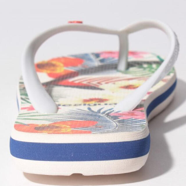 新品✨タグ付き♪ デシグアル　ビーチリゾート　サンダル　ホワイト 27センチ レディースの靴/シューズ(ビーチサンダル)の商品写真