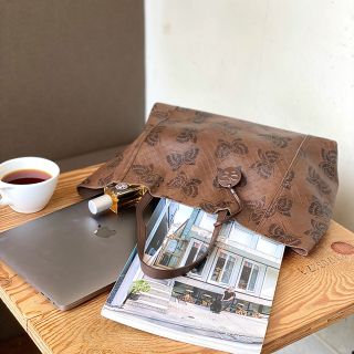 ボッテガヴェネタ(Bottega Veneta)の★正規品★ ボッテガ ヴェネタ イントレッチオ パピヨン トートバッグ(トートバッグ)