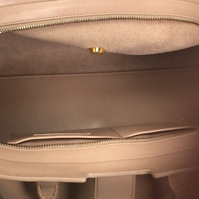 Saint Laurent(サンローラン)の★正規品★ サンローラン カバス スモールハンドバッグ ベージュ×ゴールド金具 レディースのバッグ(ハンドバッグ)の商品写真