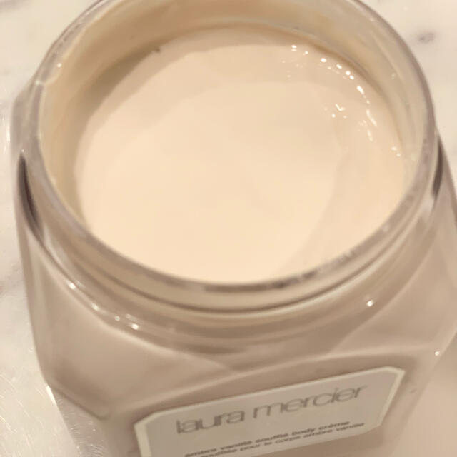 laura mercier(ローラメルシエ)の新品同様　Laura mercier ローラ　メルシエ　ボディークリーム コスメ/美容のボディケア(ボディクリーム)の商品写真