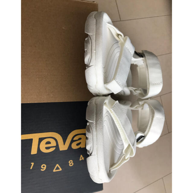 Teva(テバ)のTeva テバ　■ ハリケーン　サンダル　ホワイト　白　6 23.0 23.5 レディースの靴/シューズ(サンダル)の商品写真