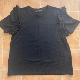 ザラ(ZARA)のZARA 袖フリルTシャツ　黒(Tシャツ(半袖/袖なし))