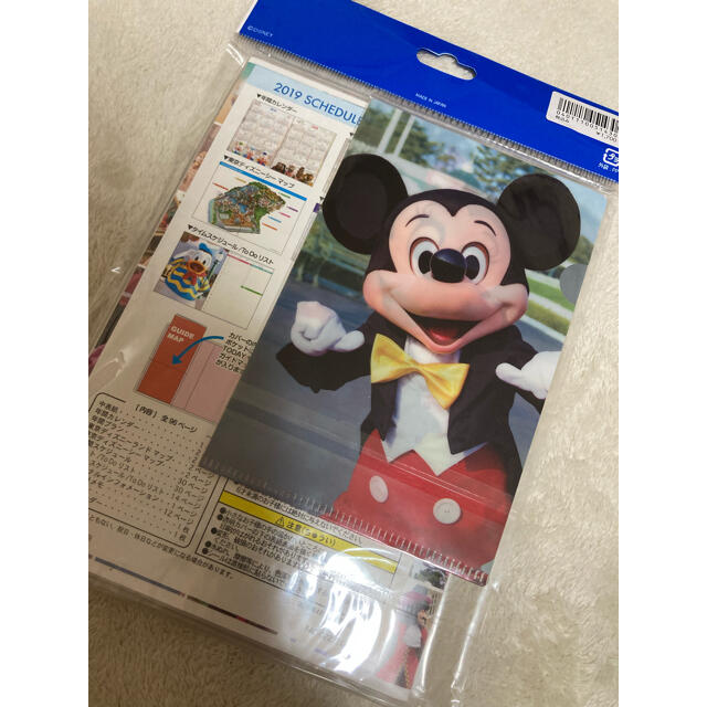 Disney(ディズニー)の新品未開封⭐︎disney 実写 2019年手帳 エンタメ/ホビーのおもちゃ/ぬいぐるみ(キャラクターグッズ)の商品写真