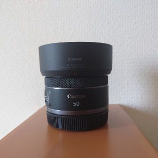 キヤノン(Canon)のCanon RF 50mm F1.8 STM 純正フード付き(レンズ(単焦点))