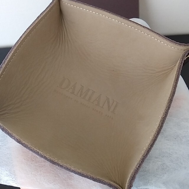 Damiani(ダミアーニ)のお値下げ♪【DAMIANI】レア！非売品⭐レザートレイ インテリア/住まい/日用品のインテリア小物(小物入れ)の商品写真