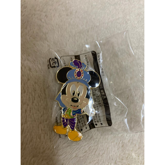 Disney(ディズニー)の新品未開封⭐︎ミッキー ピンバッジ エンタメ/ホビーのおもちゃ/ぬいぐるみ(キャラクターグッズ)の商品写真