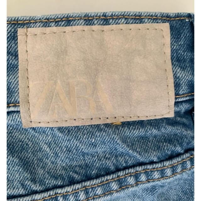 ZARA(ザラ)のZARA 即完売❗️ダメージ　ストレートデニム☆36 レディースのパンツ(デニム/ジーンズ)の商品写真