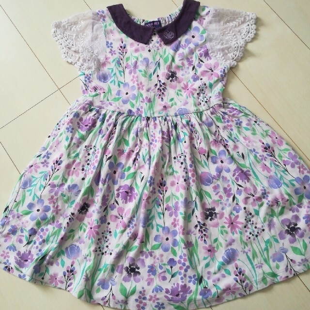 ANNA SUI mini(アナスイミニ)のANNA SUIミニ　袖レースワンピース　120 キッズ/ベビー/マタニティのキッズ服女の子用(90cm~)(ワンピース)の商品写真