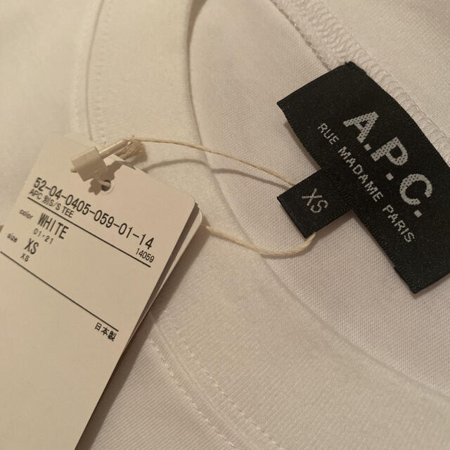 A.P.C(アーペーセー)のA.P.C. × BEAMS LIGHTS / 別注ロゴ クルーネック Tシャツ レディースのトップス(Tシャツ(半袖/袖なし))の商品写真