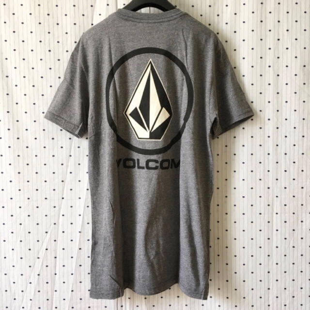 volcom(ボルコム)のVOLCOMボルコムストーンUS限定両面プリントストーンロゴTシャツ メンズのトップス(Tシャツ/カットソー(半袖/袖なし))の商品写真