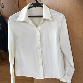 オフホワイトの長袖シャツ(シャツ/ブラウス(長袖/七分))