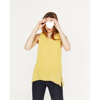 ザラ(ZARA)の美品ザラZARA重ねシフォン プリーツブラウスゆったりXSイエロー(シャツ/ブラウス(半袖/袖なし))