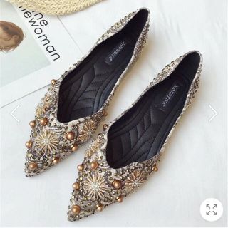 ザラ(ZARA)のビーズフラットシューズ(バレエシューズ)