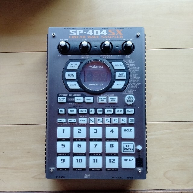 Roland(ローランド)のROLAND  SP-404SX   16GB SDカード付　サンプラー 楽器のDJ機器(DJエフェクター)の商品写真