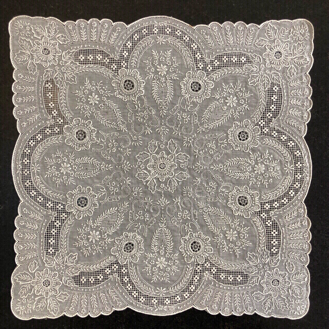 スワトウ② ヴィンテージ高級手刺繍ハンカチ 洋風柄 スワトウ② ヴィンテージ高級手刺繍ハンカチ 洋風柄