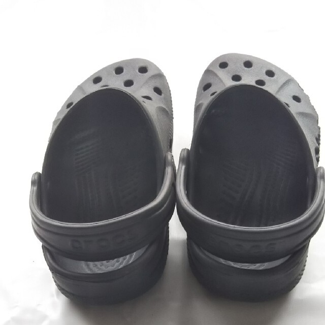 crocs(クロックス)の美品  クロックス  黒  10 11 キッズ/ベビー/マタニティのキッズ靴/シューズ(15cm~)(サンダル)の商品写真