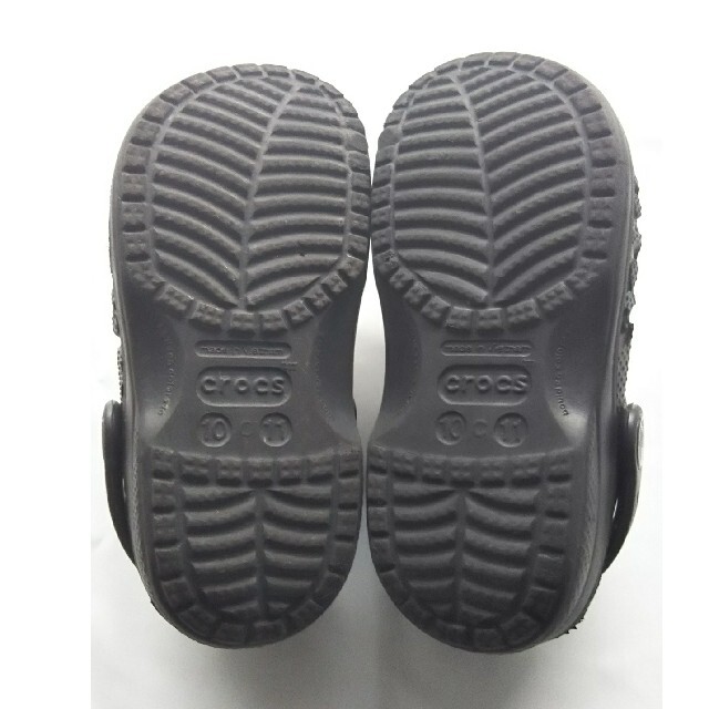 crocs(クロックス)の美品  クロックス  黒  10 11 キッズ/ベビー/マタニティのキッズ靴/シューズ(15cm~)(サンダル)の商品写真