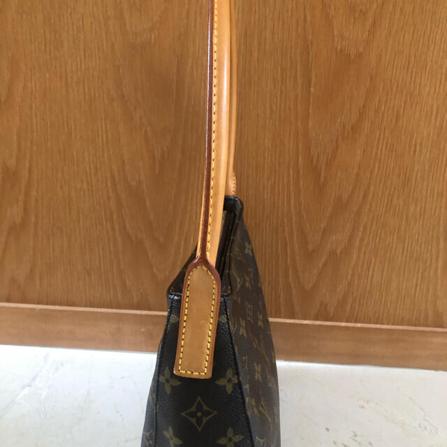 LOUIS VUITTON(ルイヴィトン)のルイヴィトン　　ルーピングMM 美品 レディースのバッグ(ハンドバッグ)の商品写真