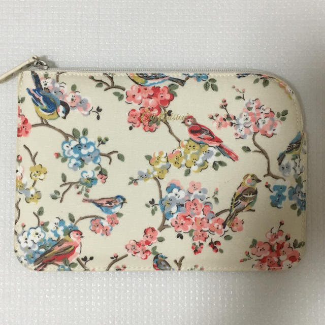 Cath Kidston(キャスキッドソン)の新品 キャスキッドソン スリムタブレットケース スマホ/家電/カメラのスマホアクセサリー(モバイルケース/カバー)の商品写真