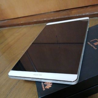 ファーウェイ(HUAWEI)のHUAWEI MediaPad M2 8.0 ケース・フィルム付き(タブレット)