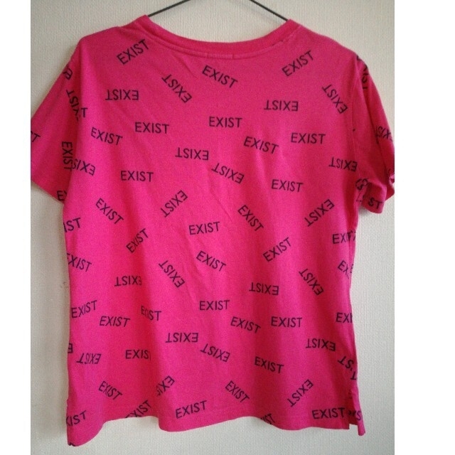 GU(ジーユー)のGU 　EXIST柄 Ｔシャツ　Ｍ レディースのトップス(Tシャツ(半袖/袖なし))の商品写真